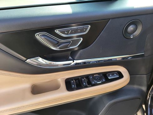 Used 2020 Lincoln Corsair Reserve w/ Rear Removable Package Tray image 16