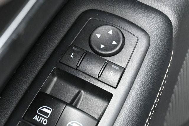 Used 2017 Jeep Grand Cherokee Limited AWD/4WD image 13