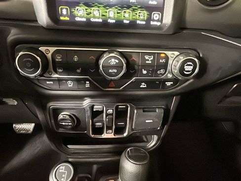 Used 2021 Jeep Gladiator Sport AWD/4WD image 23