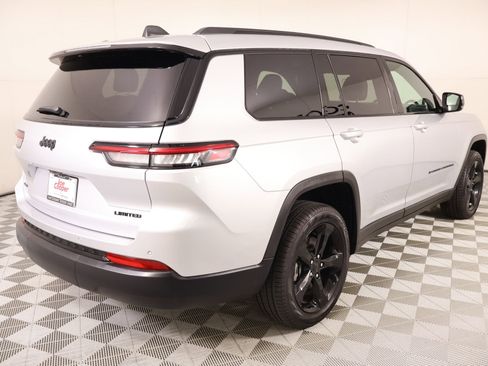 Used 2025 Jeep Grand Cherokee L Limited w/ Black Appearance Package AWD/4WD image 24