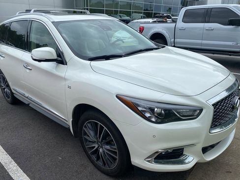 Used 2019 INFINITI QX60 Luxe w/ Sensory Package FWD image 3