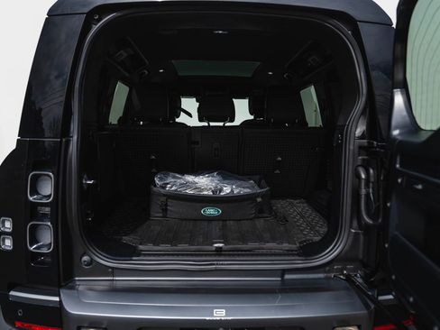 Used 2024 Land Rover Defender 110 V8 image 31