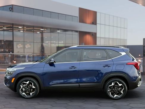 Used 2024 Kia Seltos EX image 3