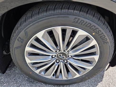 New 2026 INFINITI QX80 Luxe AWD/4WD image 10