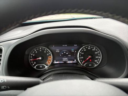 Certified 2021 Jeep Renegade Latitude AWD/4WD image 19