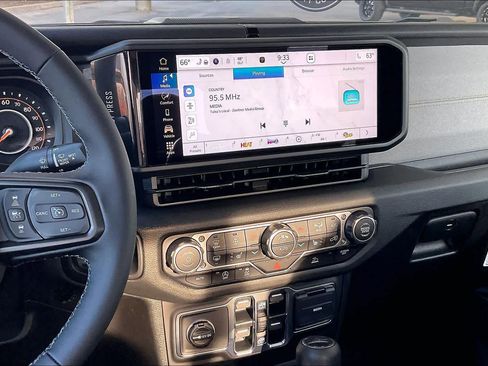 New 2025 Jeep Gladiator Sport image 6