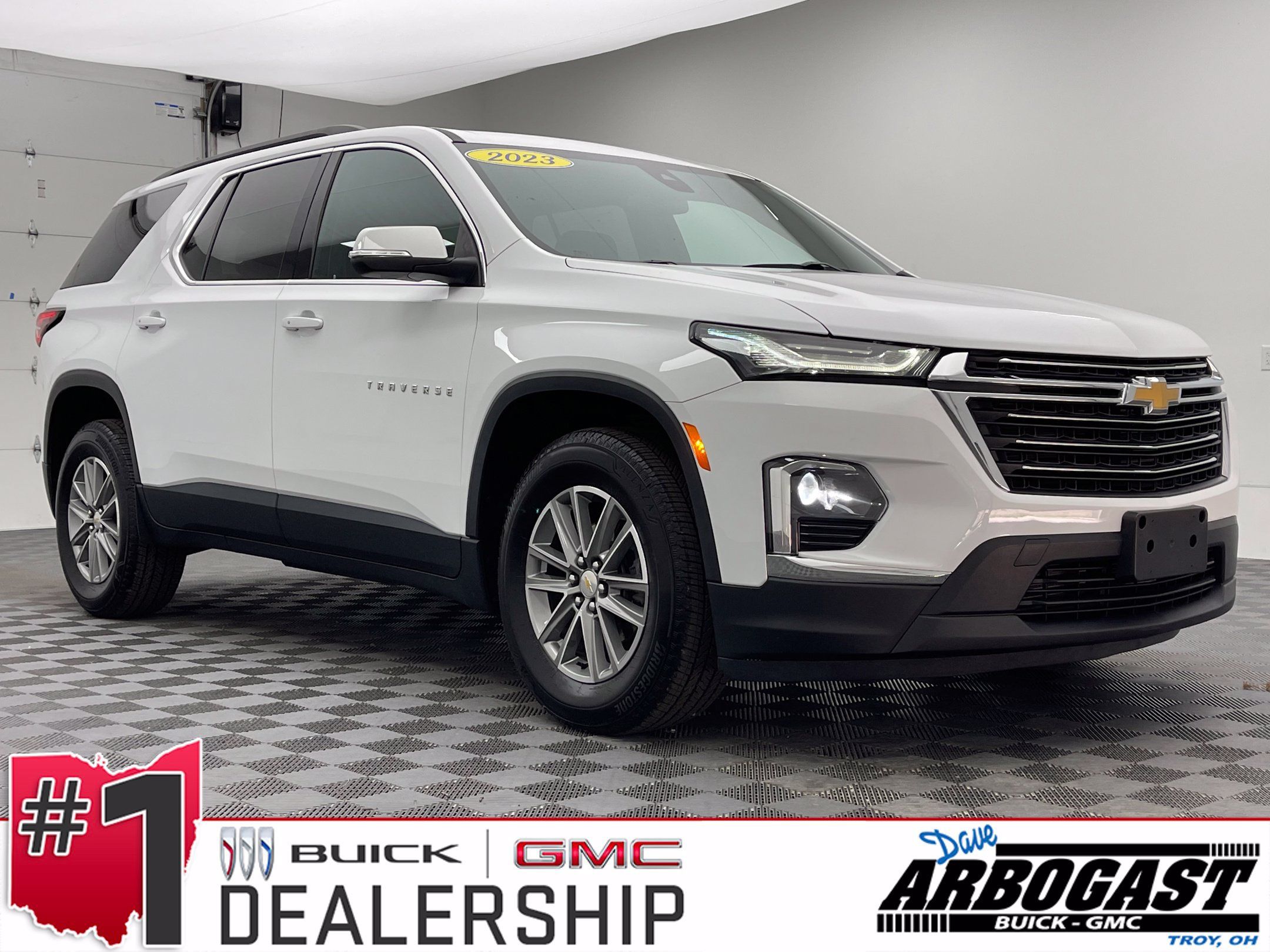 Used 2023 Chevrolet Traverse LT FWD image 1