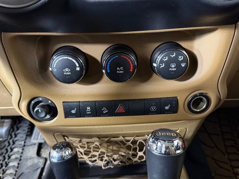 Used 2013 Jeep Wrangler Unlimited Sahara w/ Connectivity Group AWD/4WD image 21
