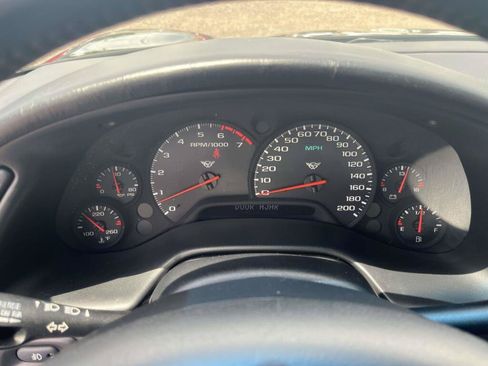 Used 2000 Chevrolet Corvette Coupe w/ Memory Pkg RWD image 2