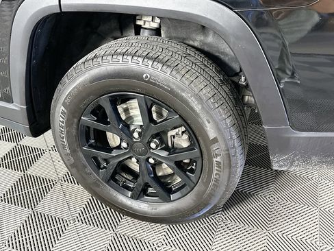 Certified 2024 Jeep Grand Cherokee L Altitude image 44