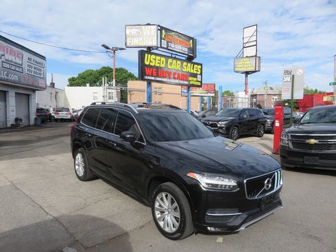 Used 2018 Volvo XC90 T6 Momentum w/ Convenience Package AWD/4WD image 3
