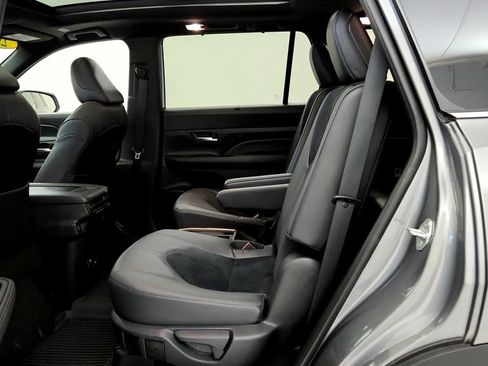 Used 2025 Toyota Grand Highlander AWD Hybrid image 30