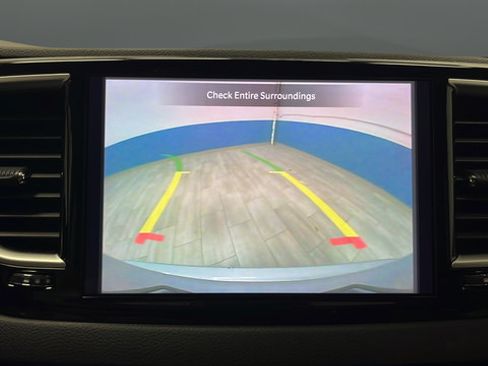 Used 2024 Chrysler Pacifica Touring-L FWD image 13