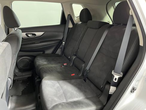 Used 2015 Nissan Rogue SV image 12