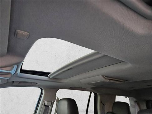 Used 2015 Cadillac Escalade Luxury AWD/4WD image 19