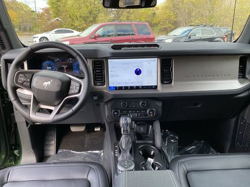 New 2025 Ford Bronco Outer Banks w/ Sasquatch Package AWD/4WD image 5