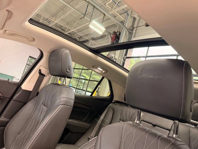 Used 2023 Buick Envision Avenir AWD/4WD image 25