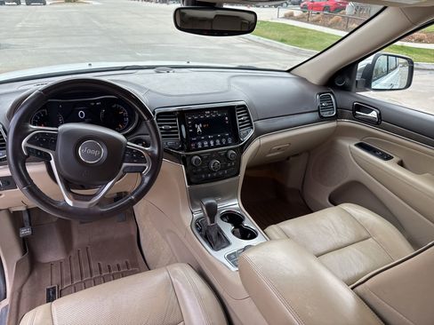 Used 2019 Jeep Grand Cherokee Overland image 16