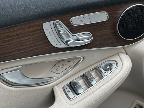 Certified 2021 Mercedes-Benz GLC 300 4MATIC image 11
