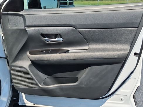 Used 2026 Nissan Kicks SV w/ Charging Package FWD image 32