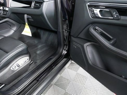 New 2026 Porsche Macan image 27