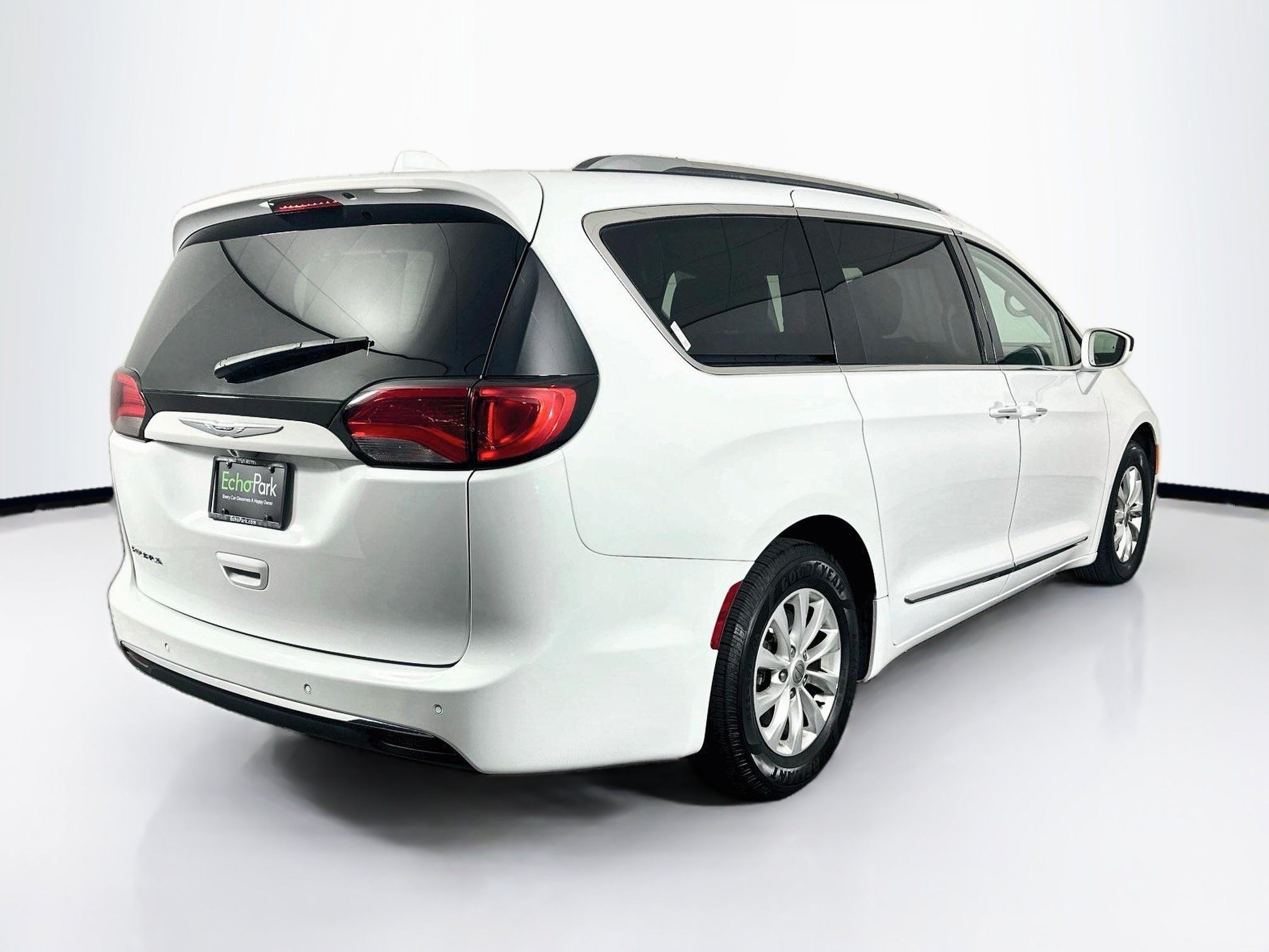 Used 2019 Chrysler Pacifica Touring-L FWD image 9