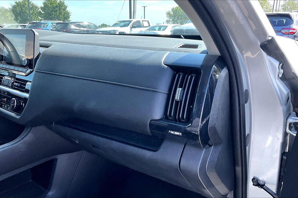 Used 2025 Nissan Pathfinder SV FWD image 18