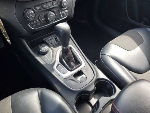 Used 2016 Jeep Cherokee Trailhawk w/ Cold Weather Group AWD/4WD image 27
