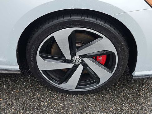 Certified 2020 Volkswagen GTI SE image 10