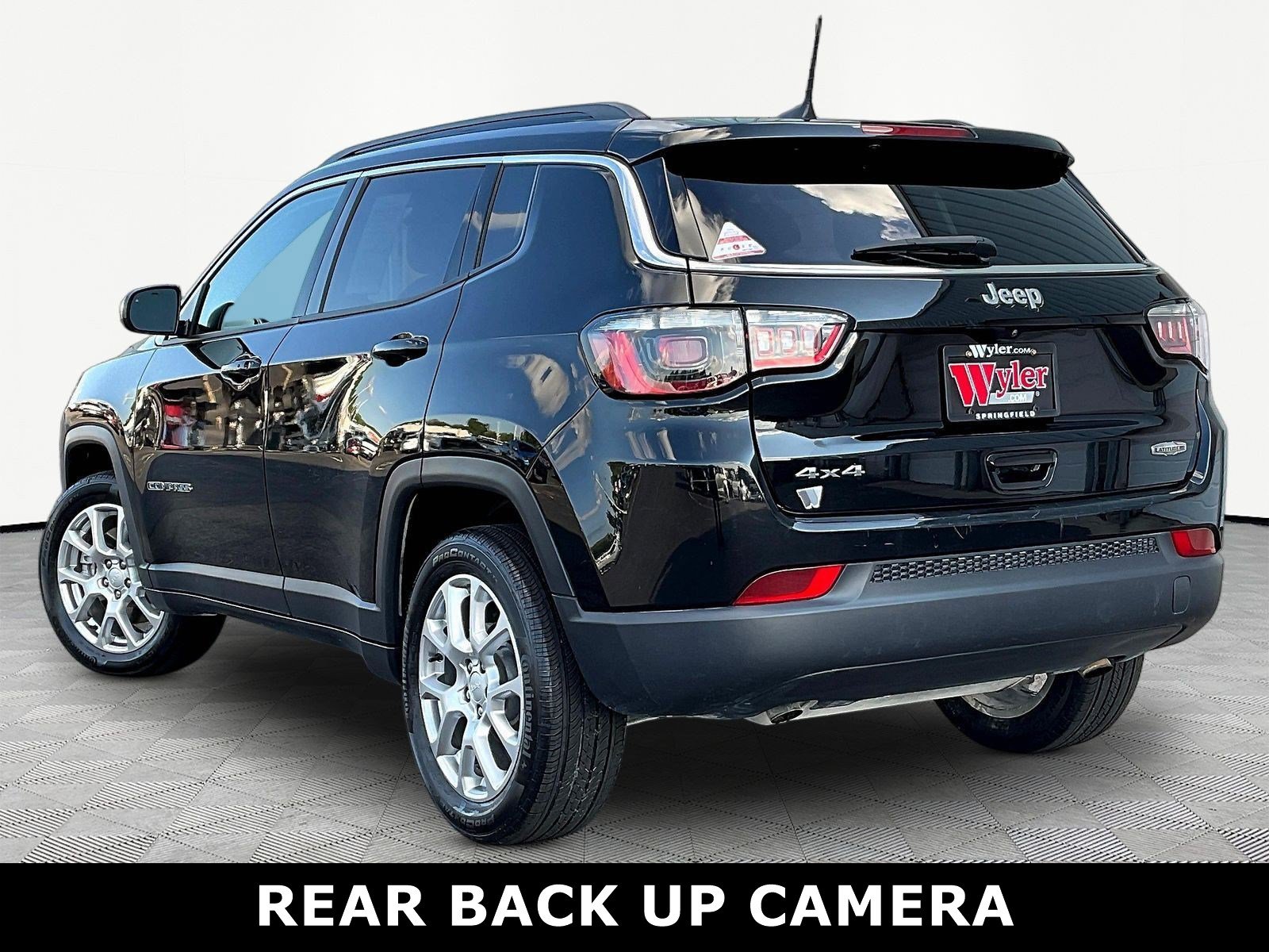 Used 2023 Jeep Compass Latitude AWD/4WD image 4