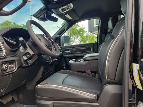 Used 2026 RAM 2500 Laramie AWD/4WD image 12