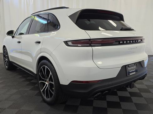 Certified 2025 Porsche Cayenne S AWD/4WD image 3