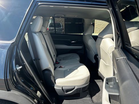 Used 2026 Toyota Grand Highlander XLE image 25