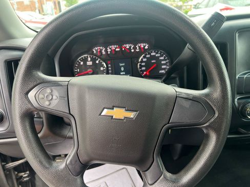 Used 2018 Chevrolet Silverado 1500 Custom w/ Custom Convenience Package AWD/4WD image 18