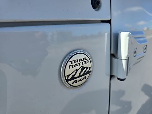 Used 2018 Jeep Wrangler Unlimited Sahara w/ Cold Weather Group image 11