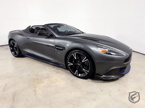 Used 2018 Aston Martin Vanquish S RWD image 2