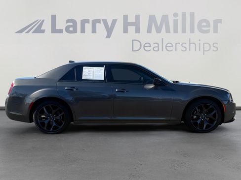 Used 2023 Chrysler 300 Touring w/ Sport Appearance Package image 6