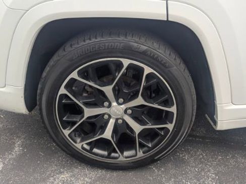 Used 2023 Jeep Grand Cherokee Summit image 12