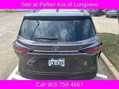Used 2021 Toyota Sienna XLE w/ XLE Plus Package FWD image 12