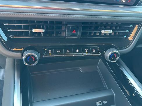 Used 2025 Chevrolet Suburban LS image 21