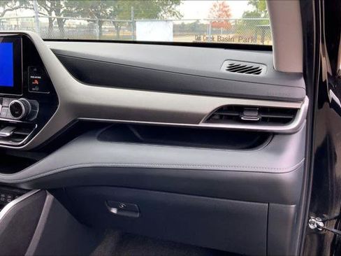 Certified 2024 Toyota Highlander LE image 18