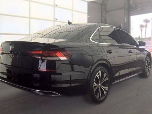 Used 2022 Volkswagen Passat 2.0T SE FWD image 4