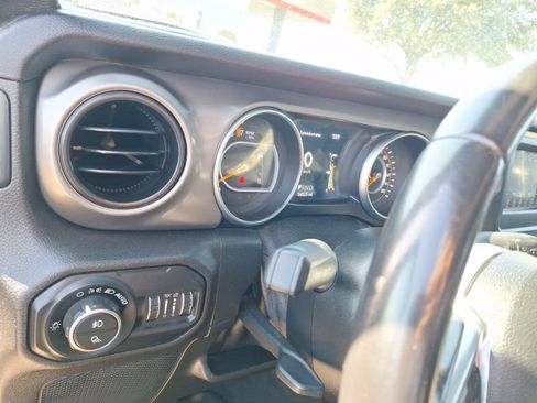 Used 2020 Jeep Gladiator Sport w/ Quick Order Package 24S image 21