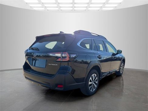 Used 2023 Subaru Outback Premium image 9
