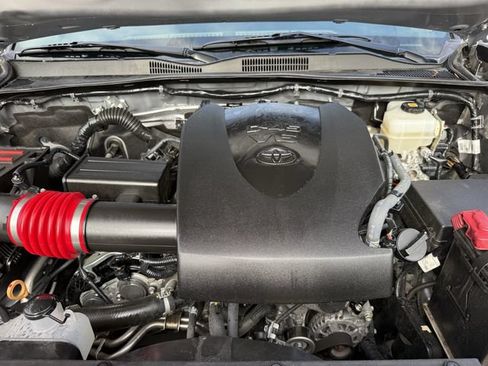 Used 2019 Toyota Tacoma TRD Off-Road AWD/4WD image 33