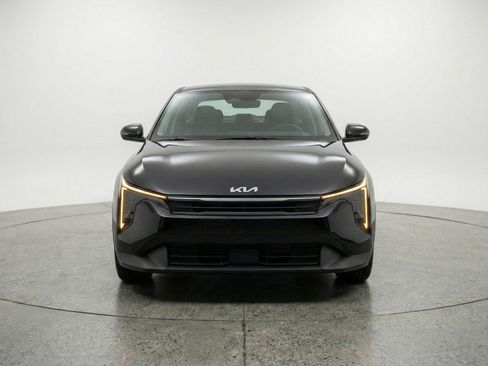 Used 2025 Kia K4 FWD image 2