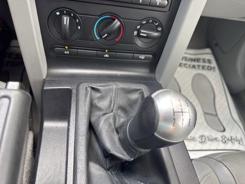 Used 2006 Ford Mustang Coupe image 24