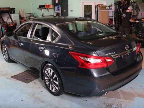 Used 2017 Nissan Altima 2.5 SV FWD image 12
