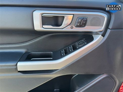 Used 2022 Ford Explorer Limited w/ Equipment Group 301A image 9