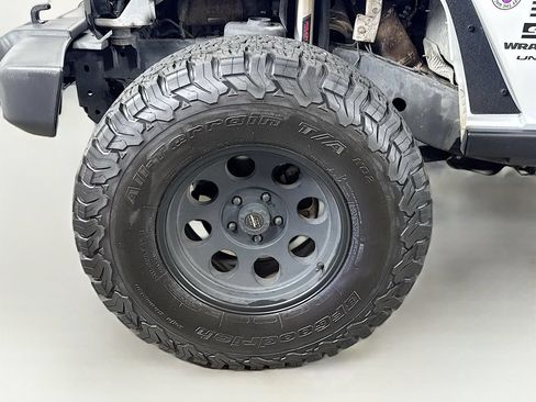 Used 2018 Jeep Wrangler Unlimited Sport w/ Quick Order Package 24W AWD/4WD image 35